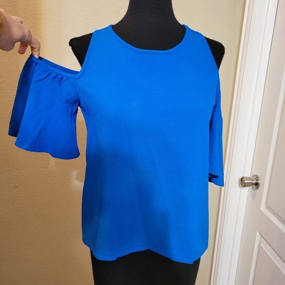 Milly cold shoulder top - Picture 2 of 7